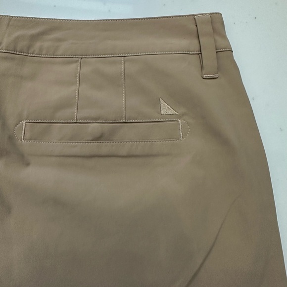 UNTUCKit Men's Beige Flat Front Shorts - Picture 4 of 5